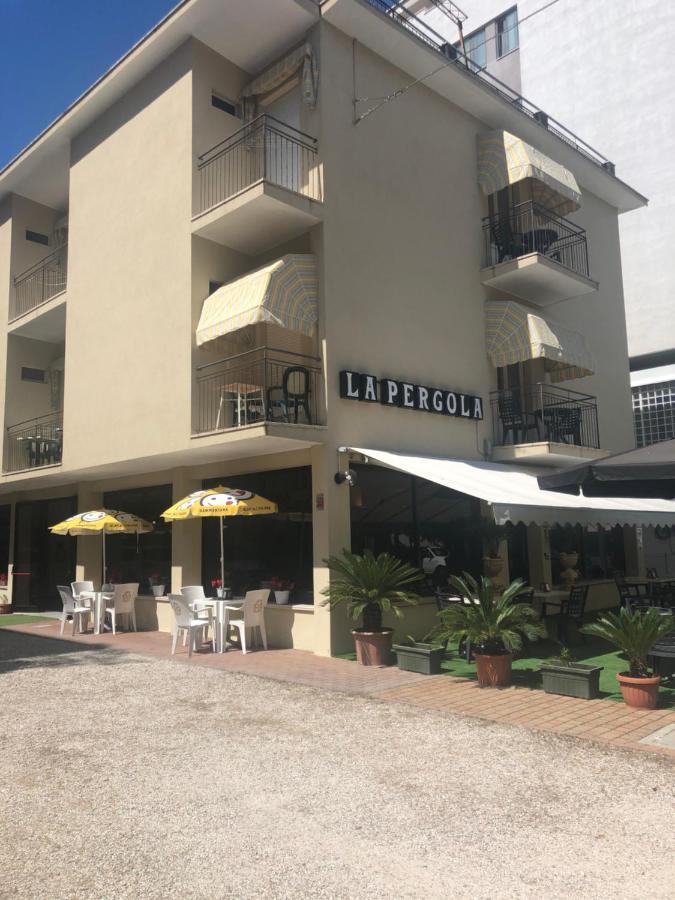 Hotel La Pergola 贝拉里亚-伊贾马里纳 外观 照片