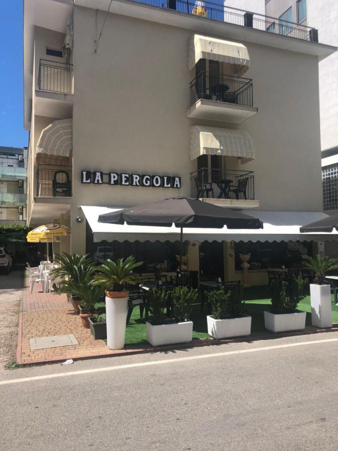Hotel La Pergola 贝拉里亚-伊贾马里纳 外观 照片