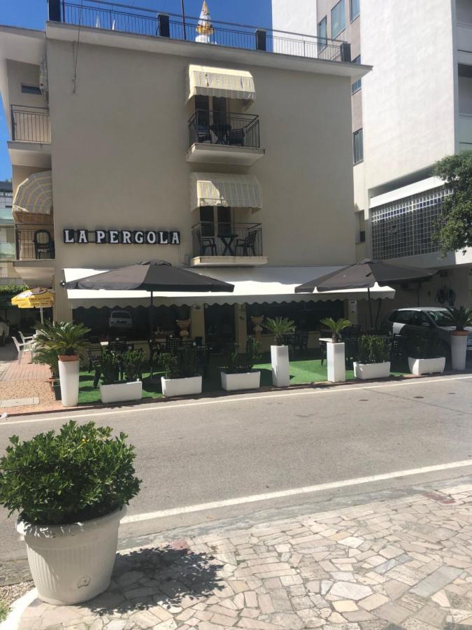 Hotel La Pergola 贝拉里亚-伊贾马里纳 外观 照片