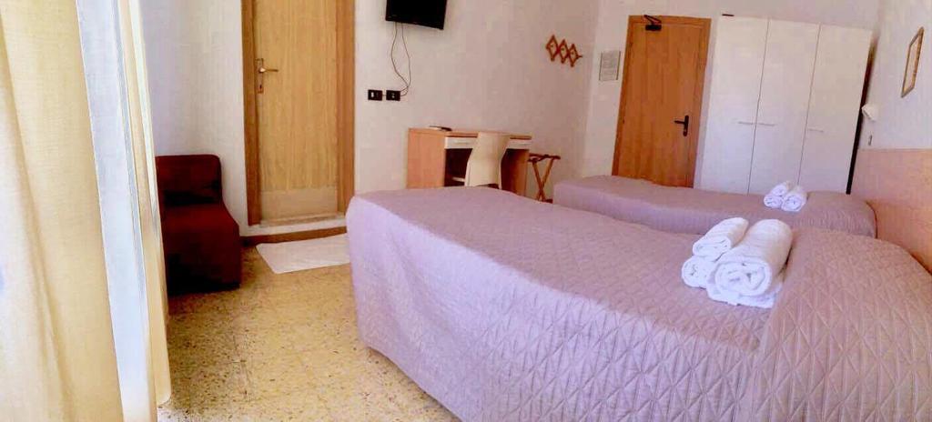 Hotel La Pergola 贝拉里亚-伊贾马里纳 外观 照片